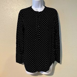 Old navy blouse black with white polka dots. Size xs